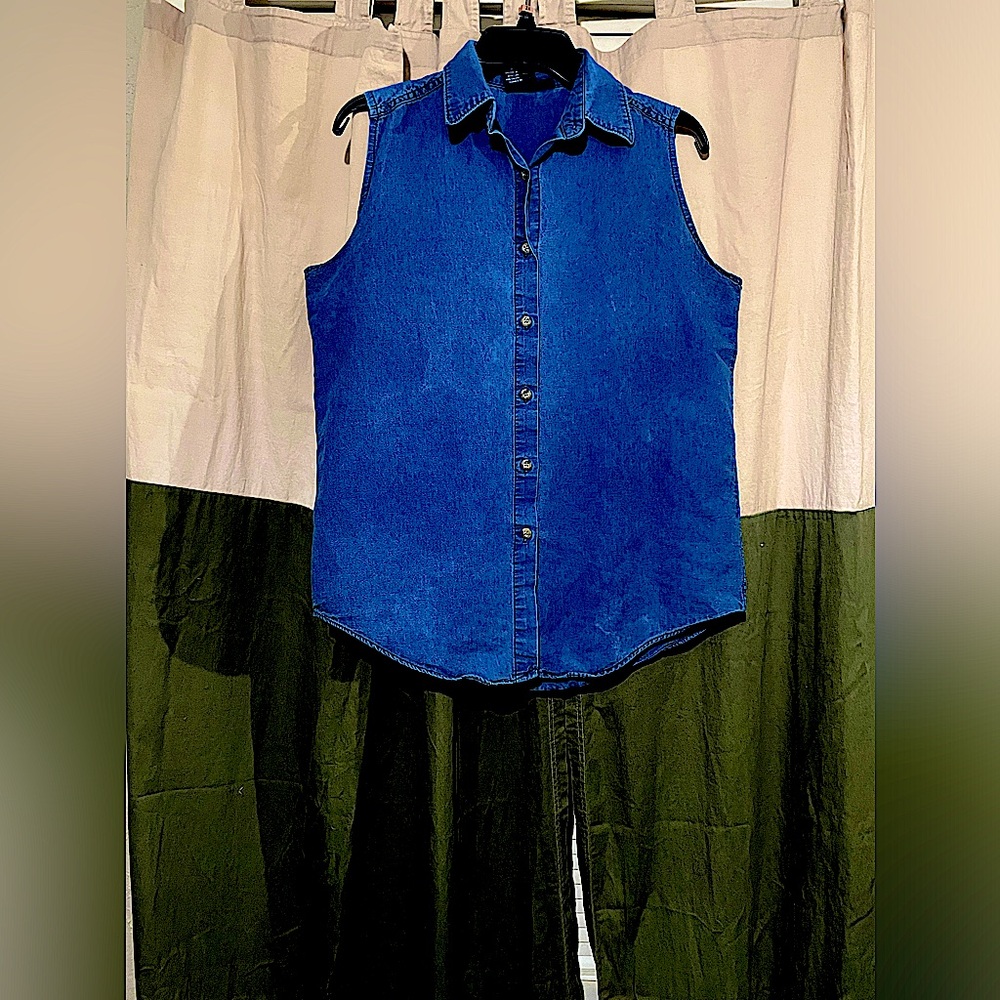 Three Rivers M Denim button down shirt